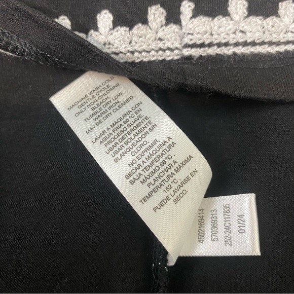 Chico’s Black Embroidered Skirt Size 12 - Picture 6 of 7